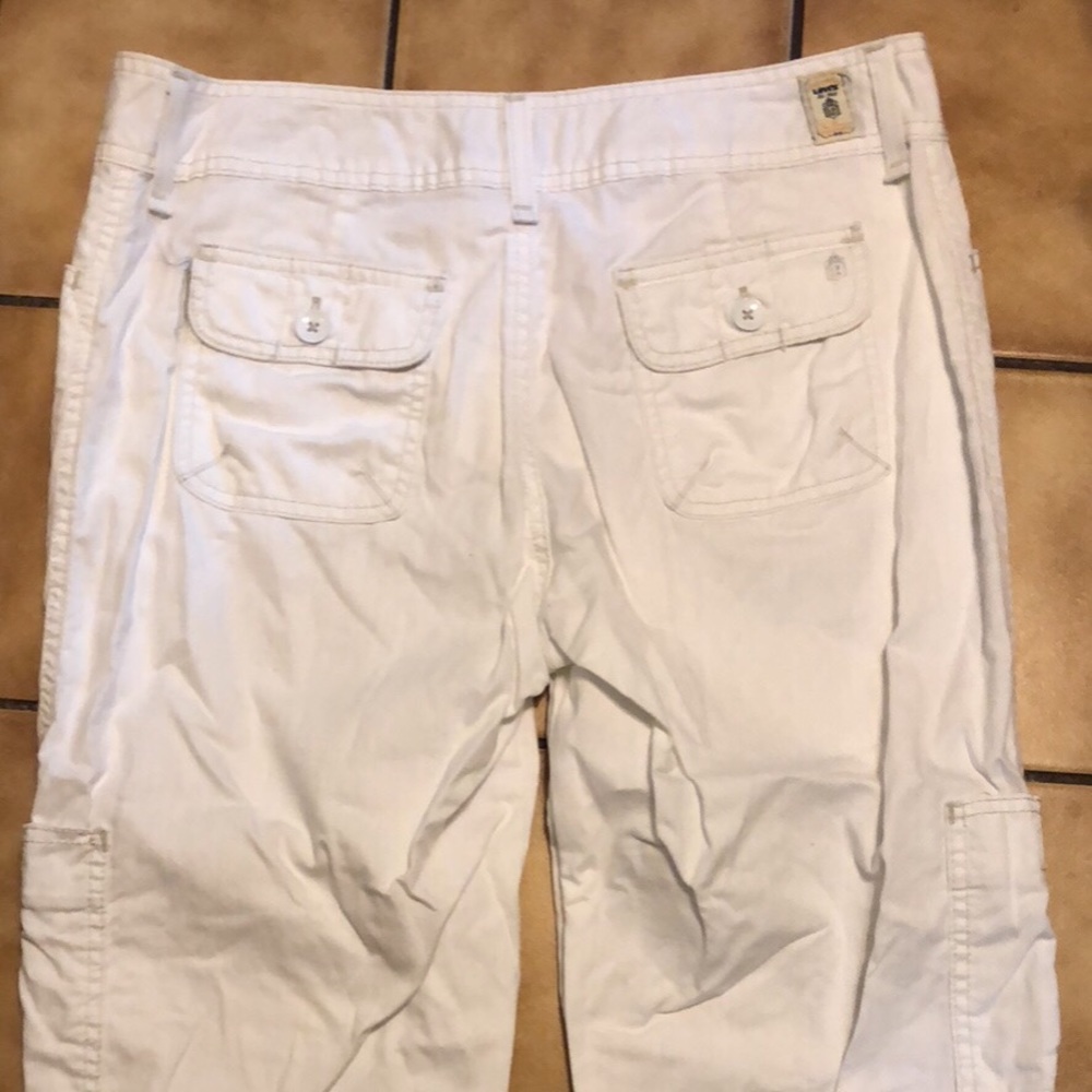 Levi’s Capri - Picture 2 of 3